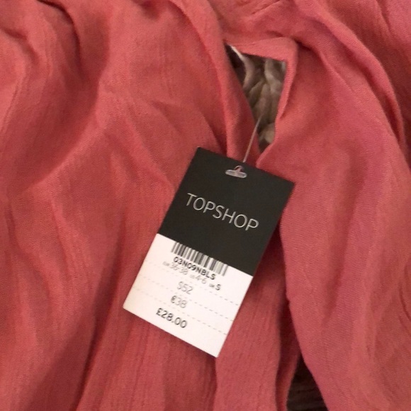 2 Topshop Cold Shoulder Rompers - Picture 5 of 6